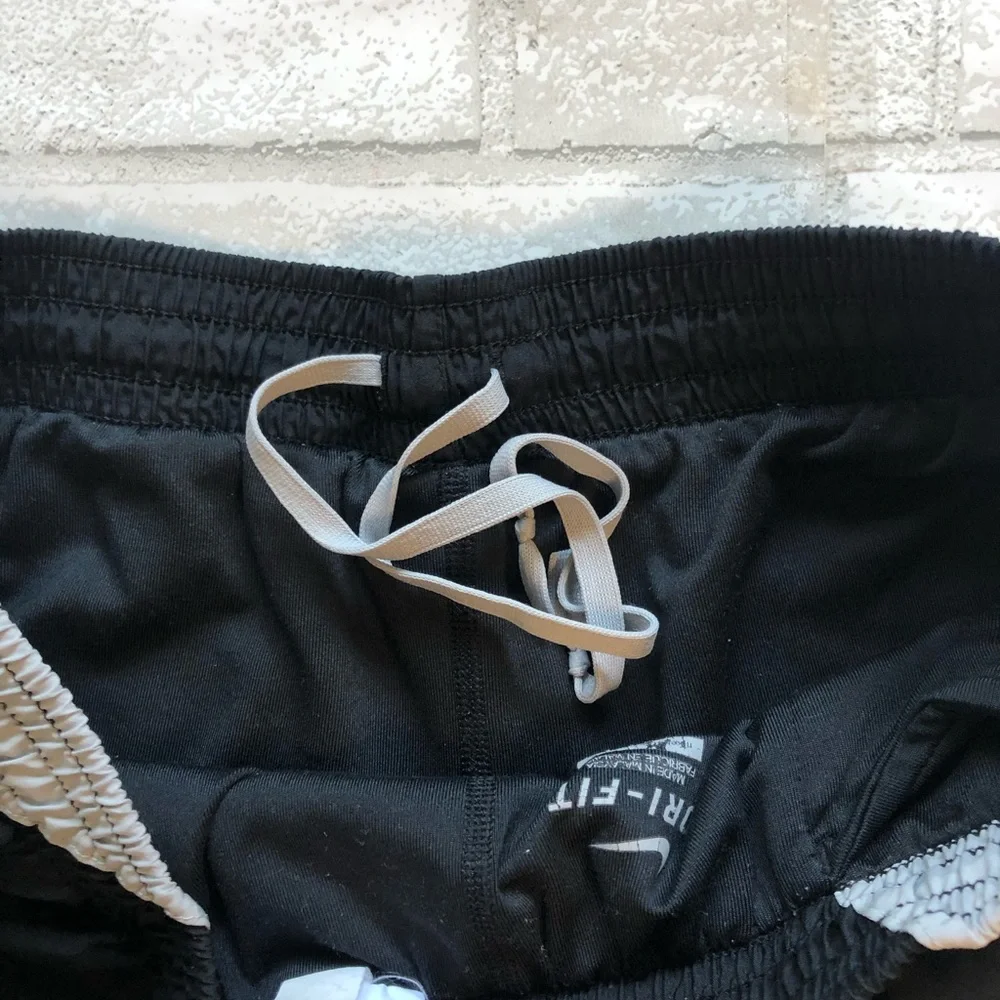 Nike Dri-Fit Women’s Running Shorts Size M Black Gray 2-in-1 Spandex Lined
